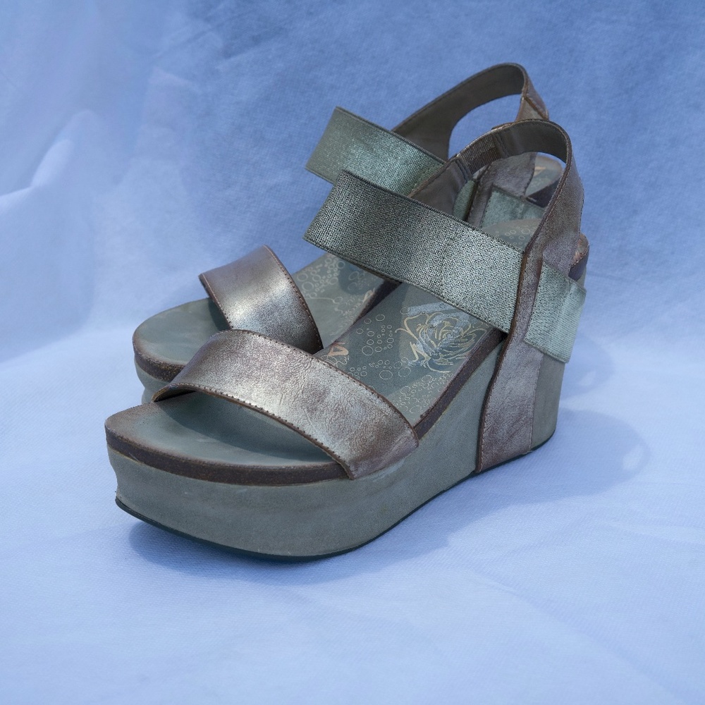 OTBT Bushnell Wedges in Gold